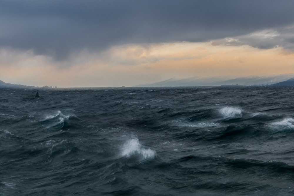 “Anh sẽ quên, và anh vẫn thương. Dù sa địa ngục, mất thiên&nbsp;đường”